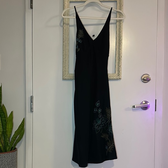 REITMANS | Linen Black Floral Embroidered Dress with Smocking - Picture 1 of 16